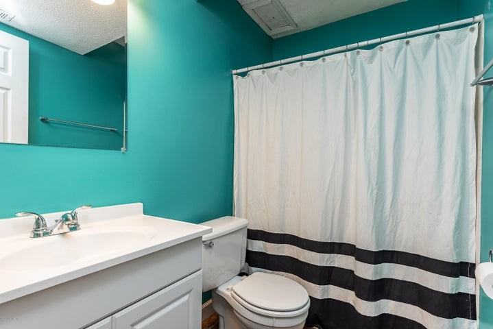 340 Hillcrest Dr - Photo 3 of 14