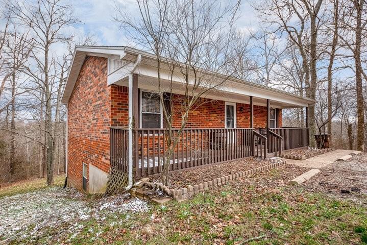 340 Hillcrest Dr - Photo 6 of 14