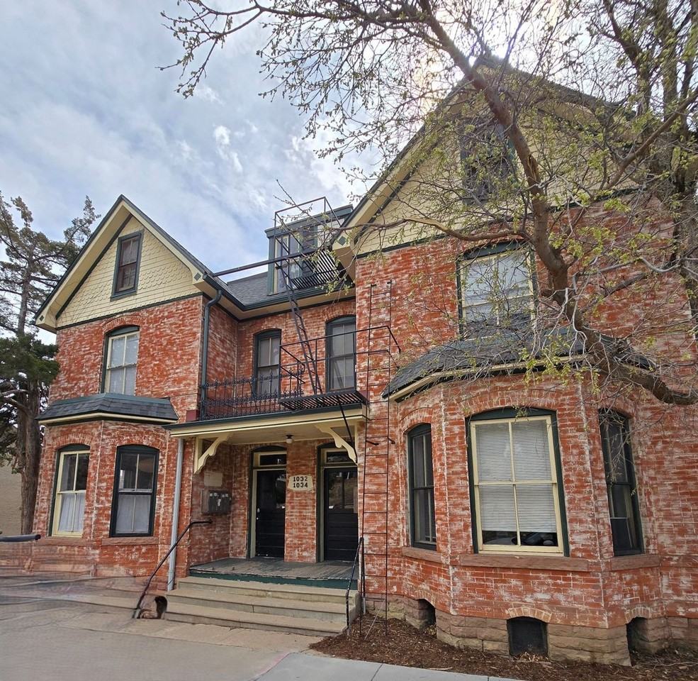 1032 Pine - Photo 3 of 5