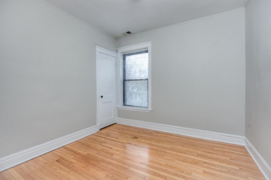 1211 W Catalpa Ave #1 - Photo 5 of 9