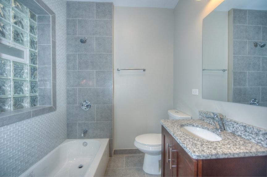 1211 W Catalpa Ave #1 - Photo 6 of 9