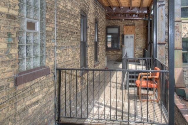 1211 W Catalpa Ave #1 - Photo 7 of 9