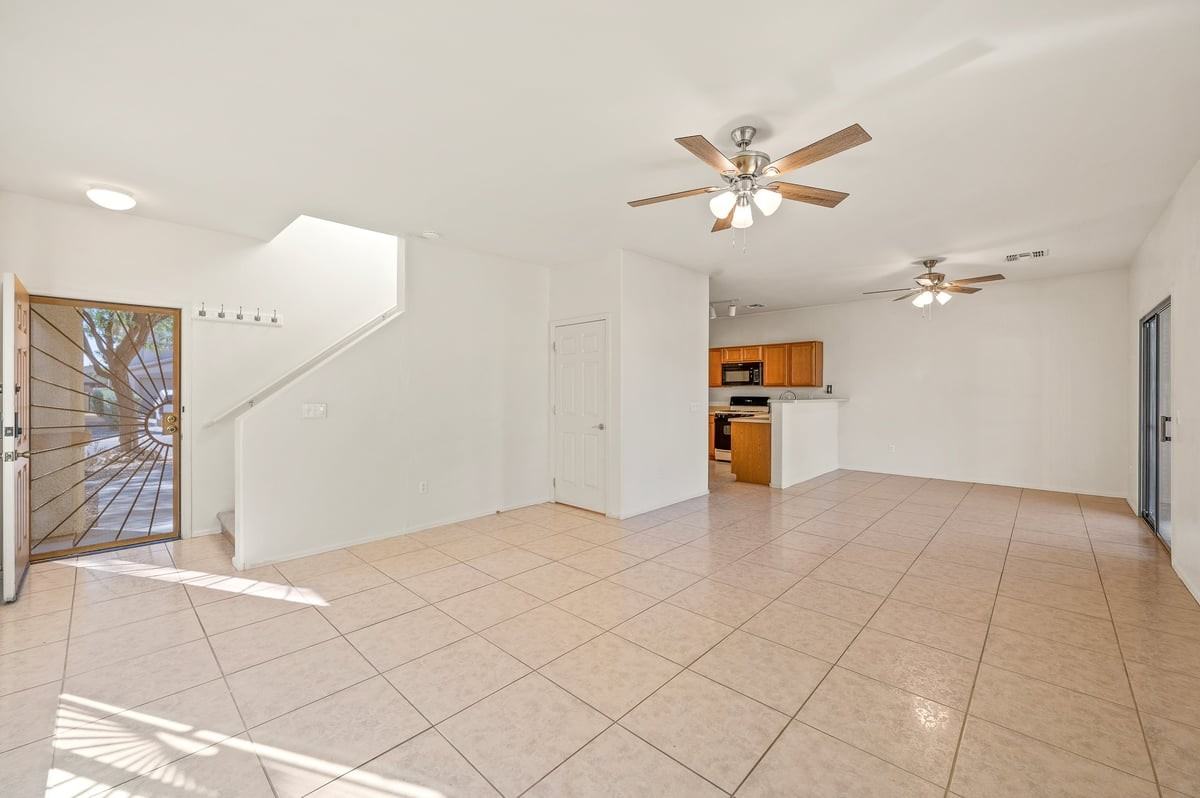 8254 W Kerr St - Photo 5 of 31