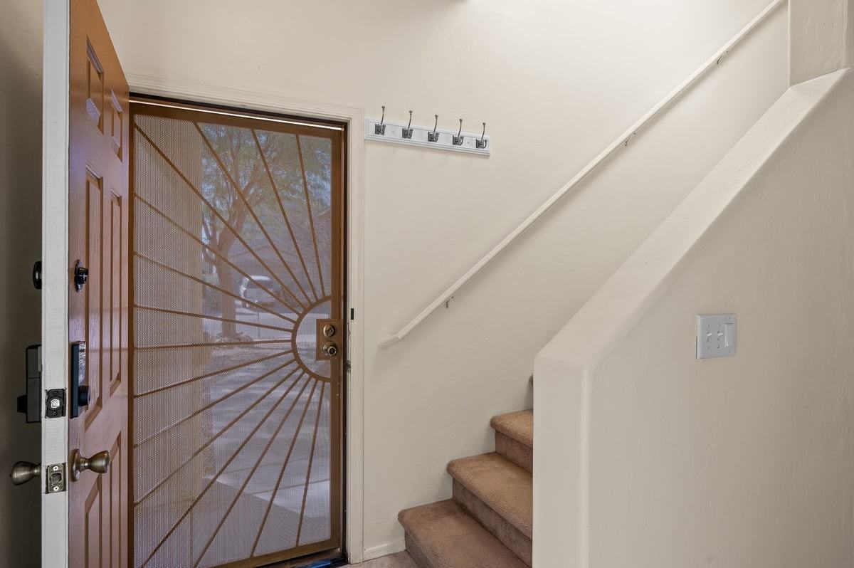 8254 W Kerr St - Photo 6 of 31