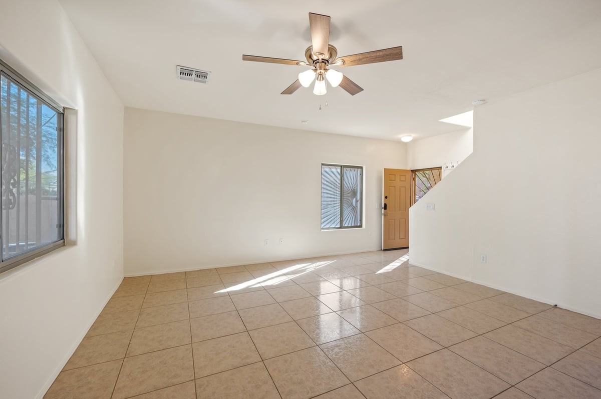 8254 W Kerr St - Photo 7 of 31