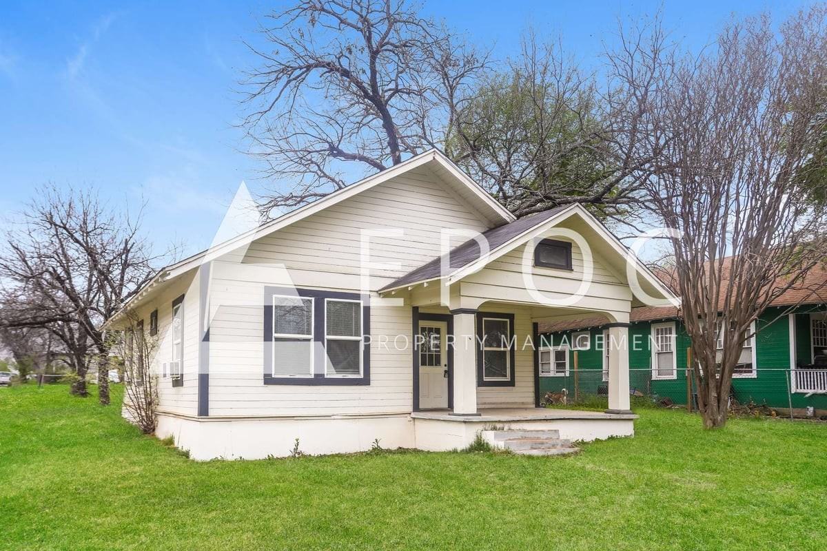 1925 Proctor Ave - Photo 3 of 15