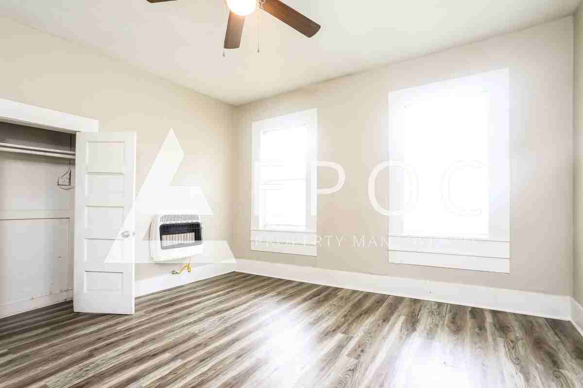 1925 Proctor Ave - Photo 4 of 15