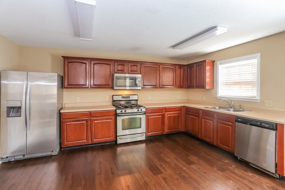 3118 Bamburgh Ct - Photo 4 of 15