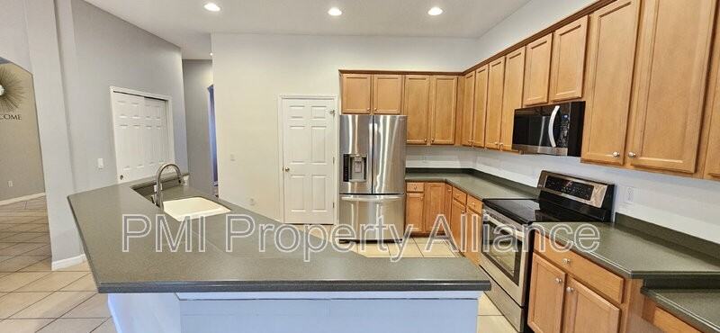 640 Brookfield Pl - Photo 4 of 28