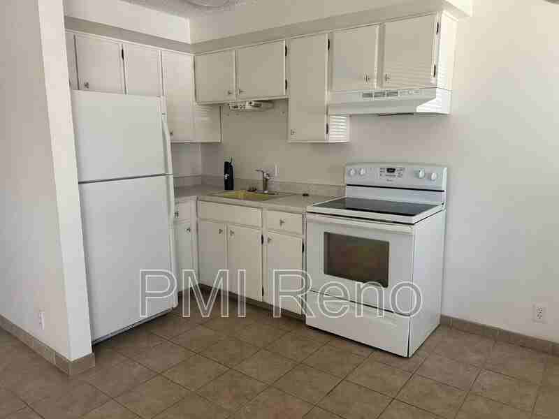 374 La Rue Ave - Photo 3 of 10