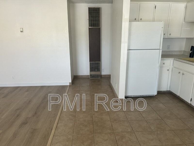 374 La Rue Ave - Photo 4 of 10