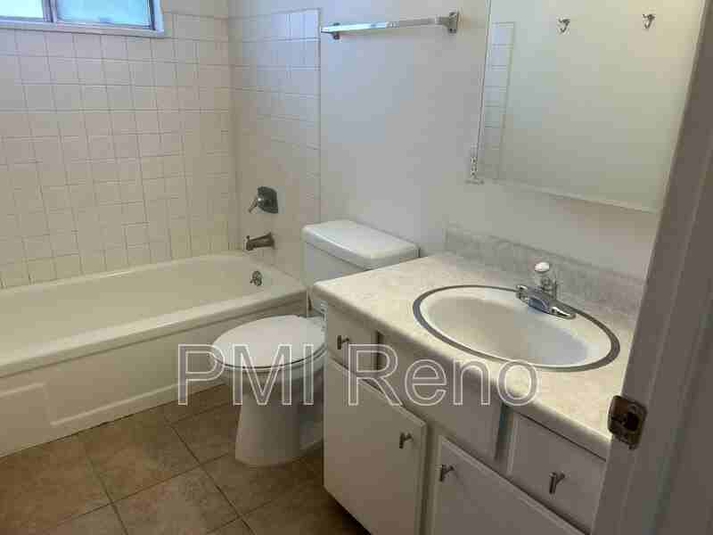 374 La Rue Ave - Photo 6 of 10