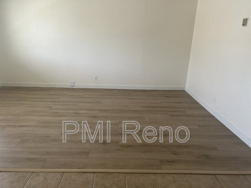 374 La Rue Ave - Photo 7 of 10