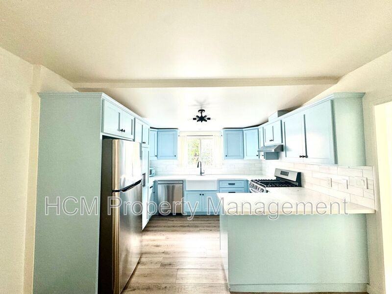 1570 Locust St - Photo 5 of 14