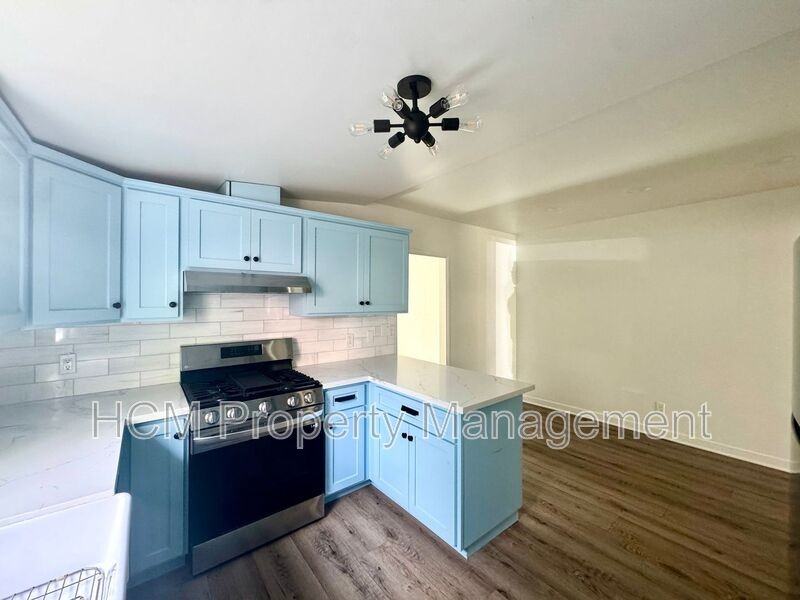 1570 Locust St - Photo 7 of 14