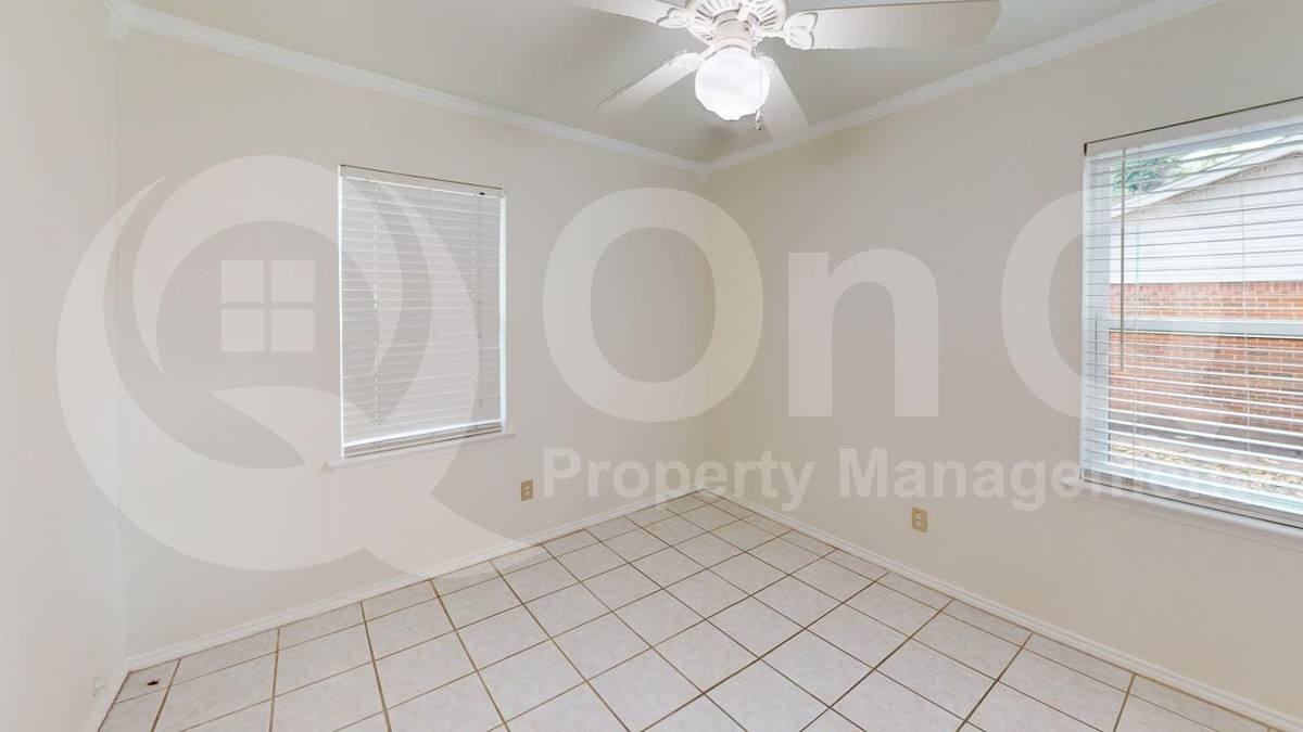 1306 Hillcrest Dr - Photo 2 of 10