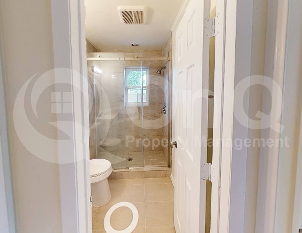 1306 Hillcrest Dr - Photo 3 of 10