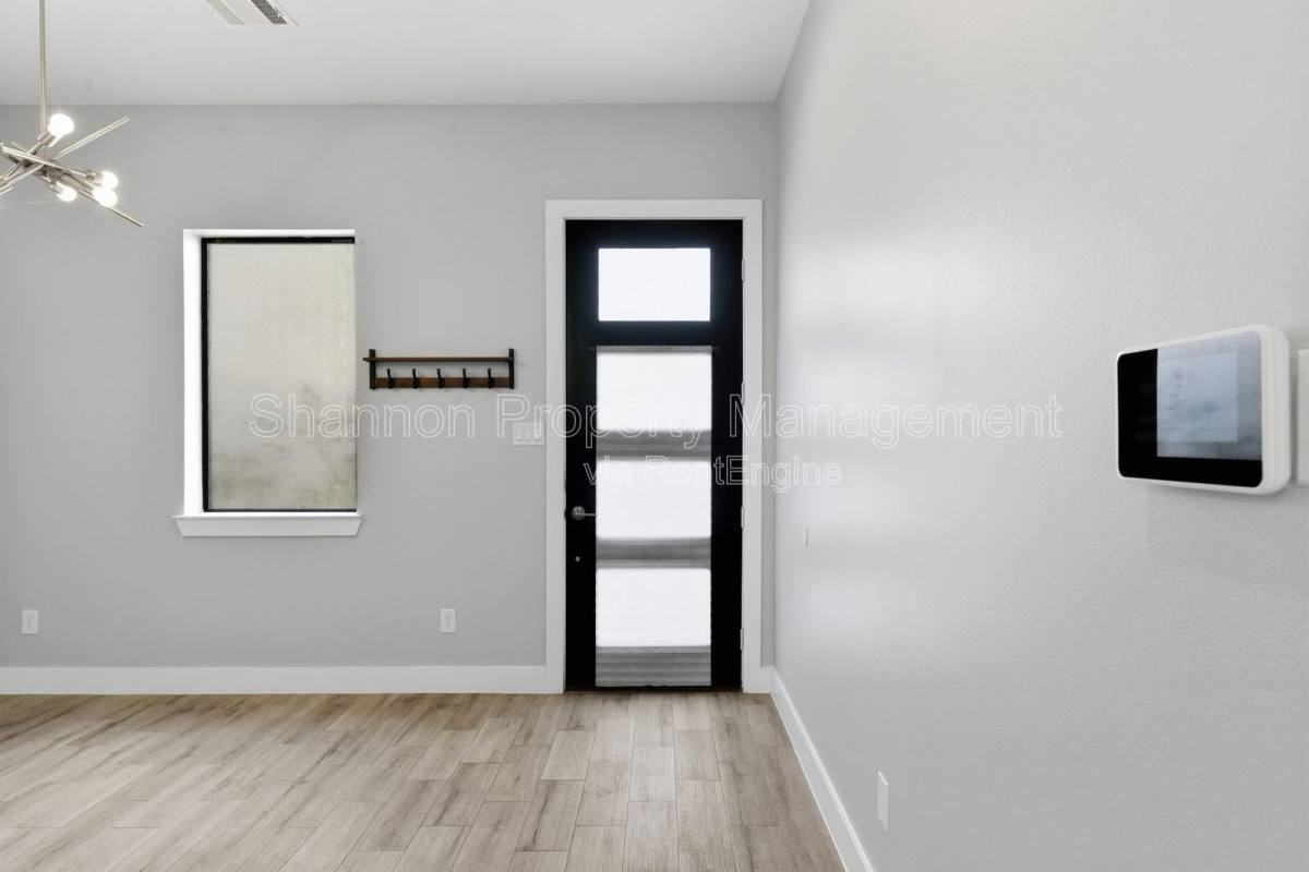 1709 Cedrocanna Ln - Photo 3 of 7