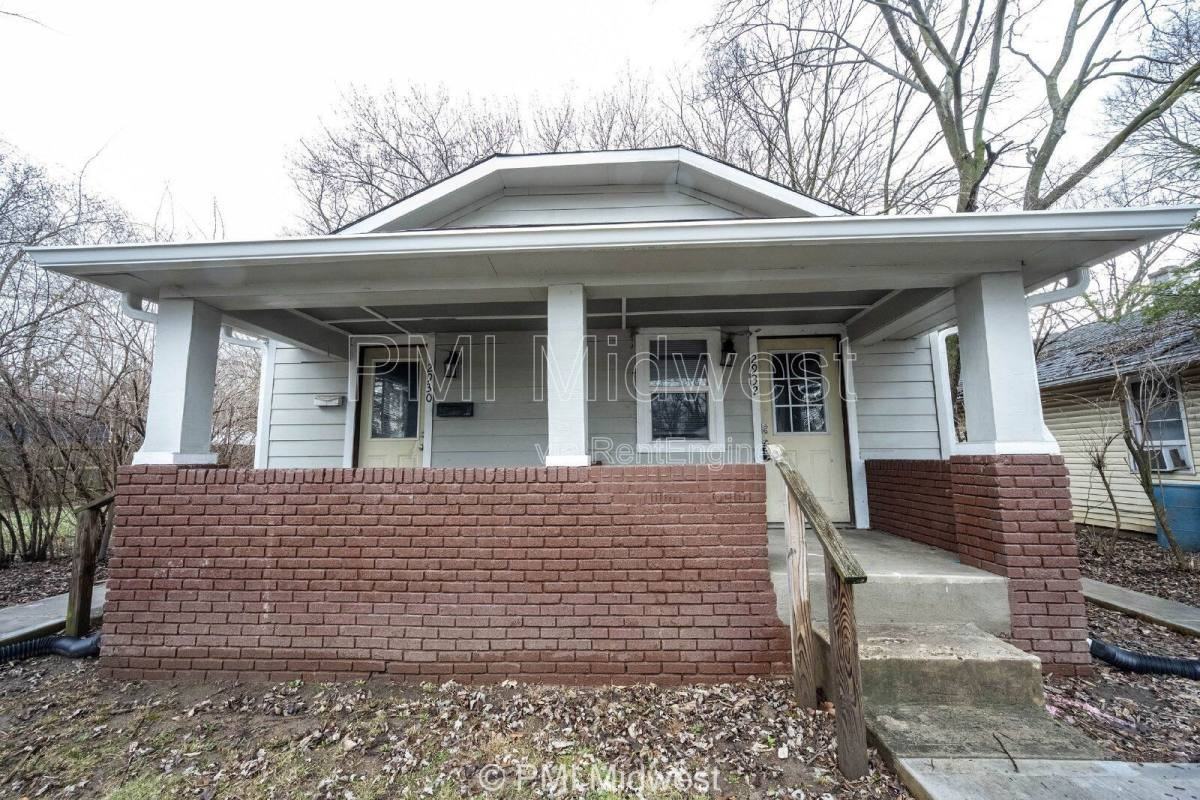 2932 N Dearborn St #B