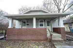 featured image of 2932 N Dearborn St #B