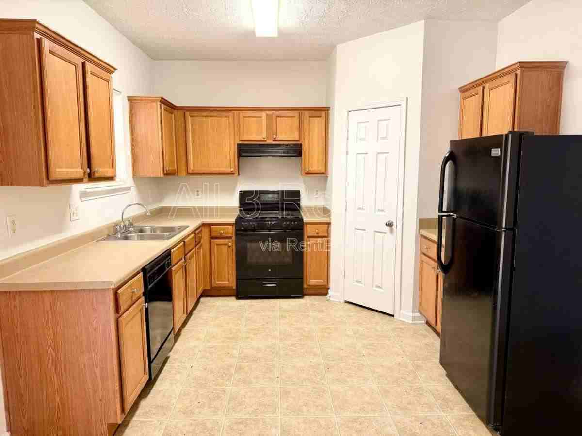 150 Abenberg Ct - Photo 3 of 6