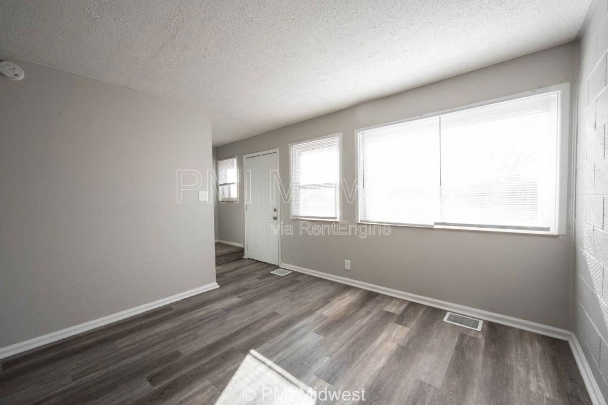 6050 E 16th St - Photo 2 of 10