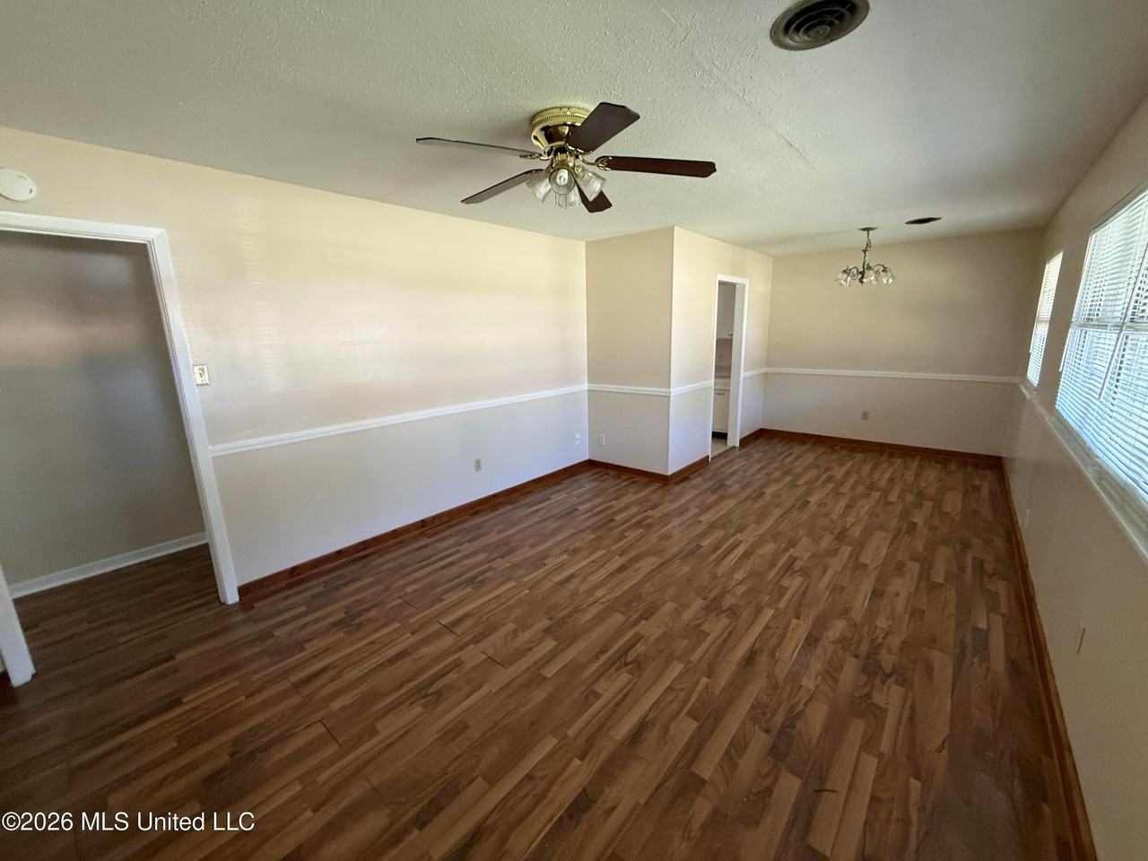 405 Mcguire Cir - Photo 2 of 19