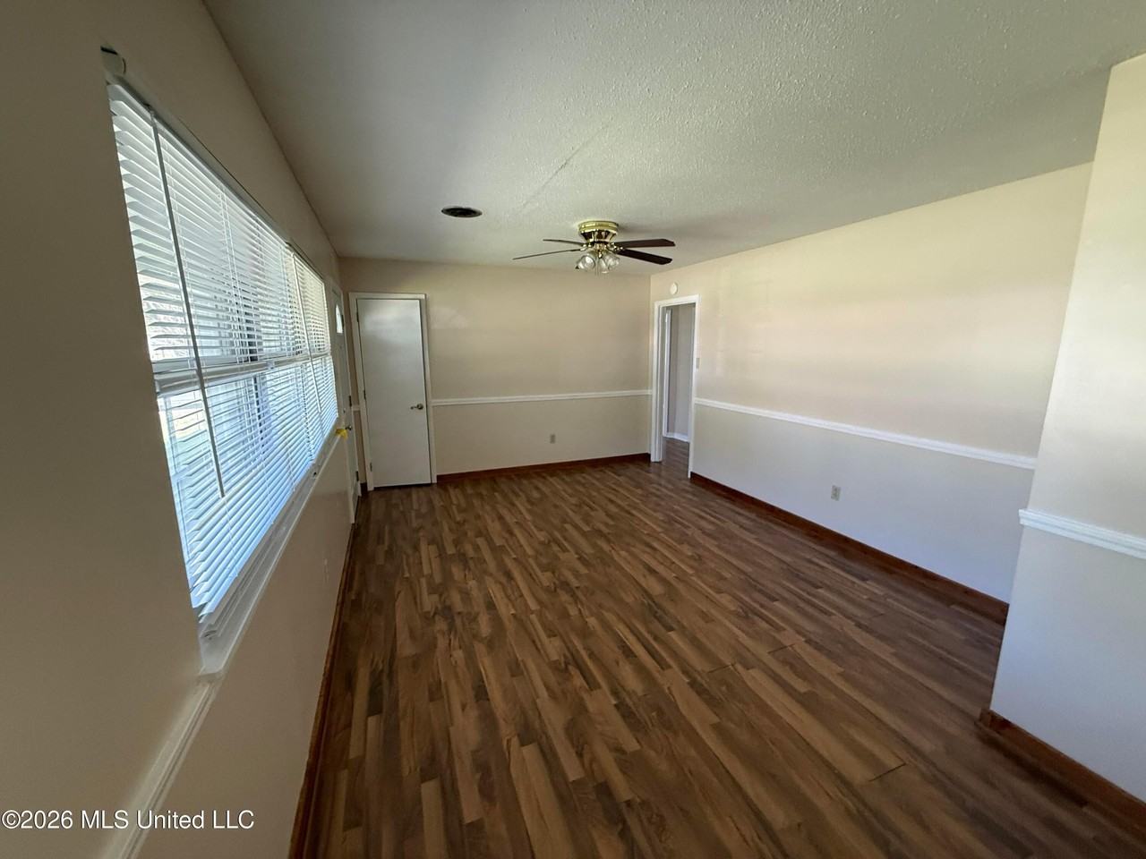 405 Mcguire Cir - Photo 3 of 19