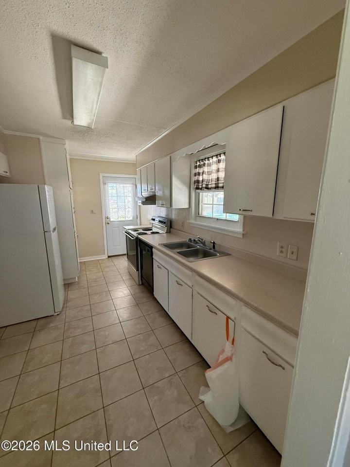 405 Mcguire Cir - Photo 6 of 19