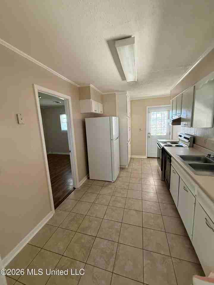 405 Mcguire Cir - Photo 7 of 19