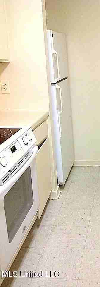 836 Riverview Dr - Photo 5 of 12