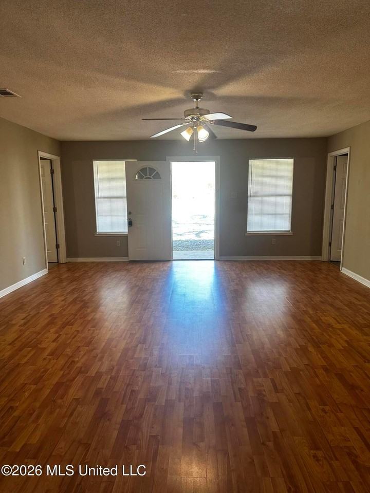 22226 Red Bluff Rd - Photo 3 of 21
