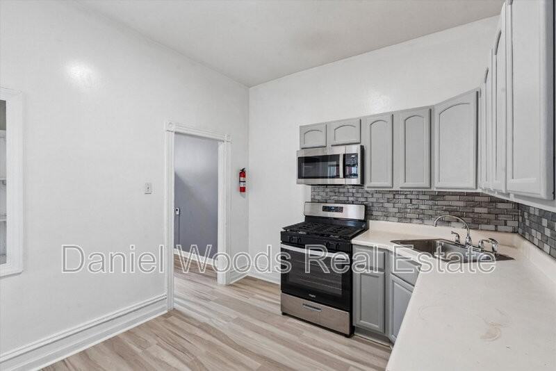 3560 N 11th St - Photo 5 of 17