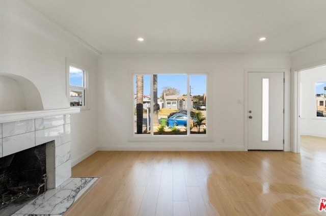 552 W 99th St - Photo 2 of 3