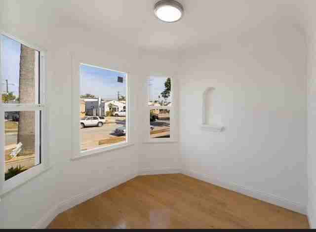 552 W 99th St - Photo 3 of 3