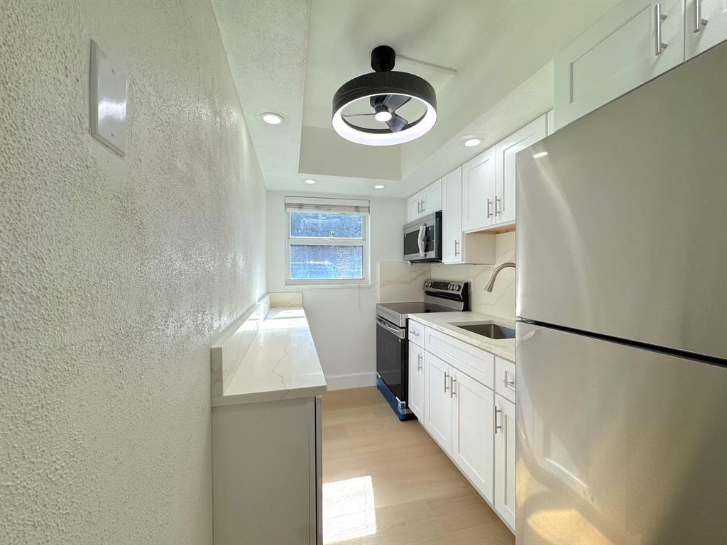2815 Ne 33rd Ave - Photo 6 of 14