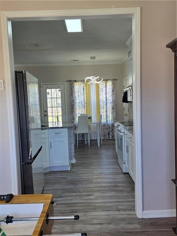 1696 Central Park Loop - Photo 4 of 36