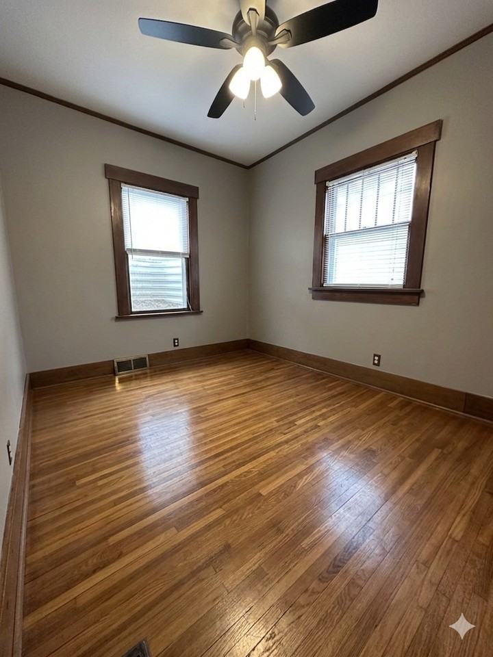 3042 Starr St #1 - Photo 5 of 13