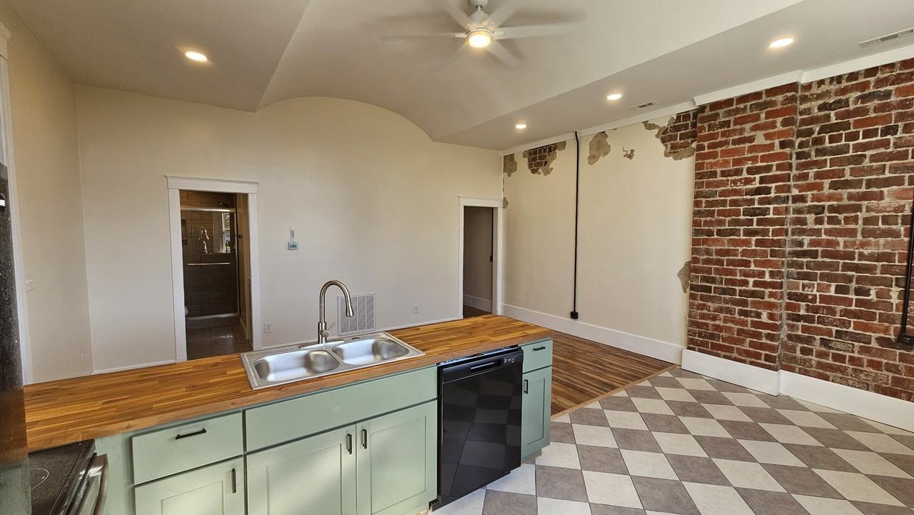 33 N Main St #D - Photo 3 of 9