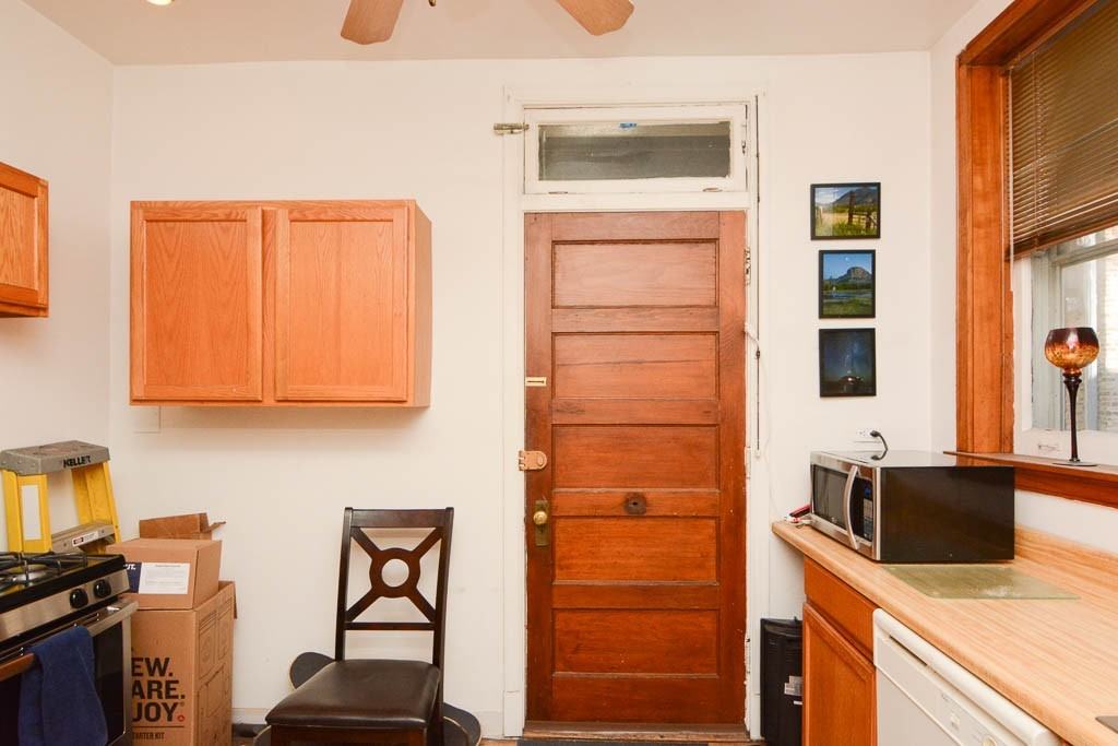 1408 W Rosemont Ave #1 - Photo 5 of 21