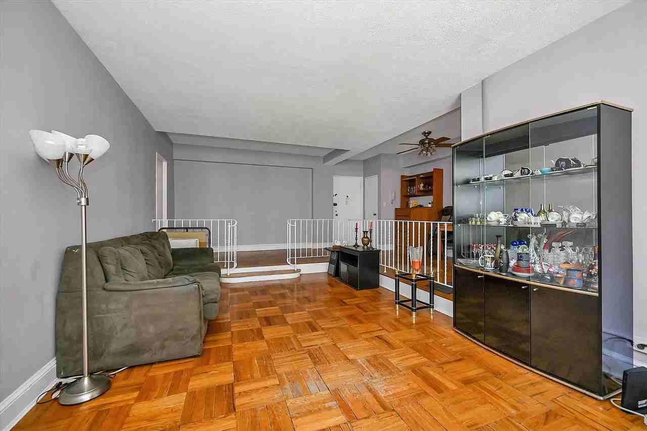 9898 115Th 2C - Photo 4 of 18