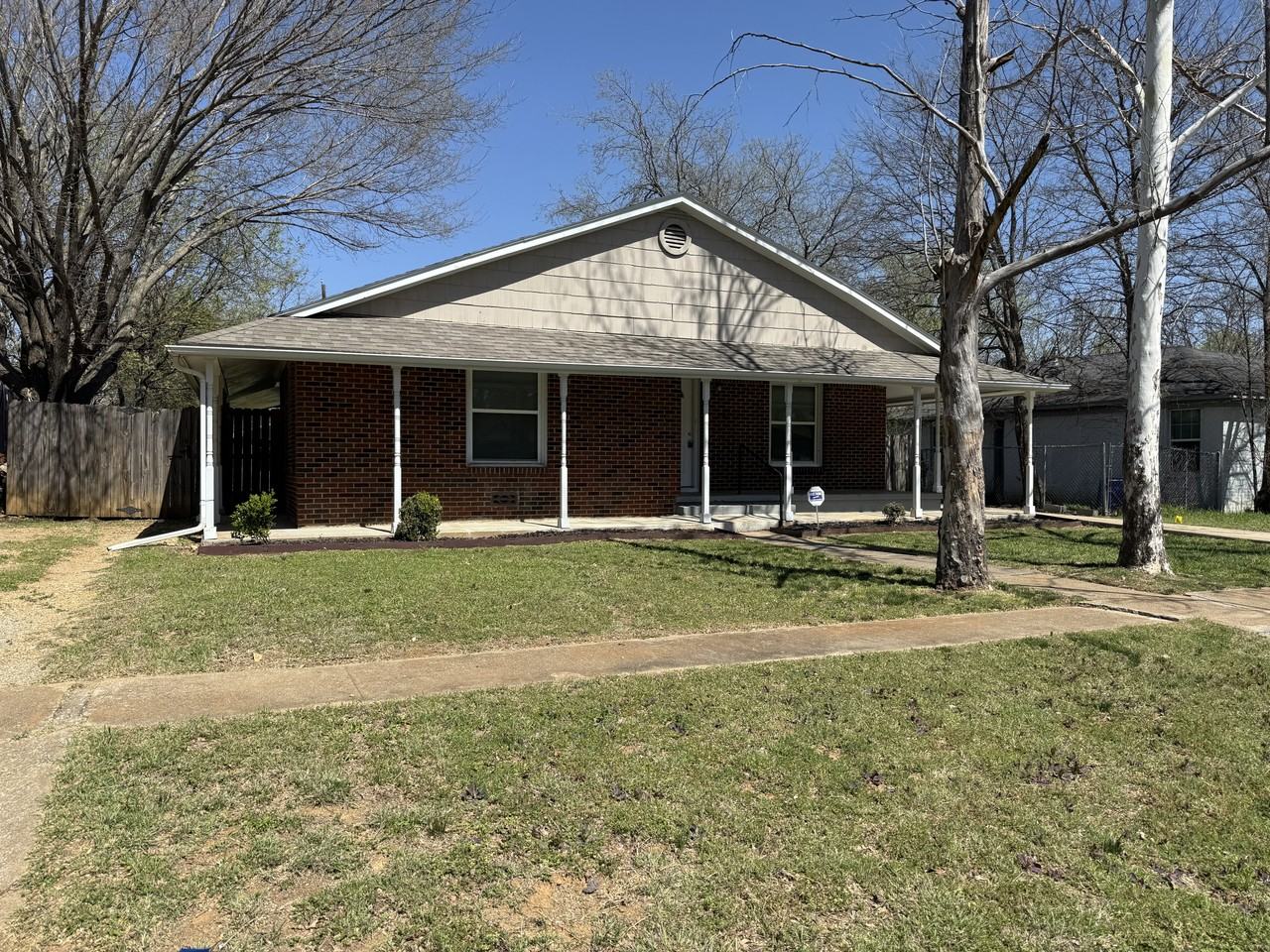 1715 W Elm St - Photo 2 of 23