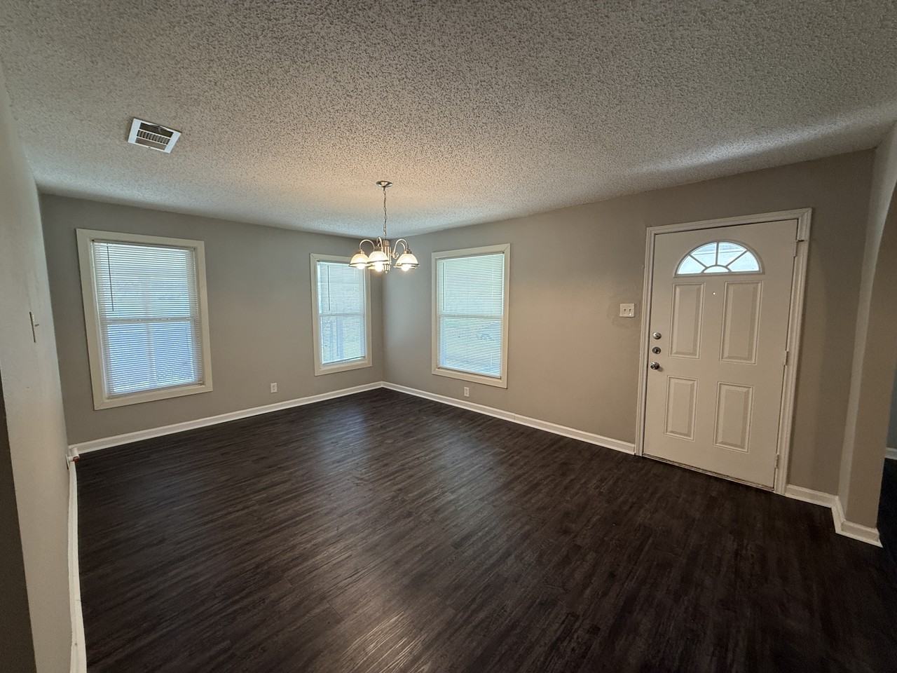 1715 W Elm St - Photo 3 of 23