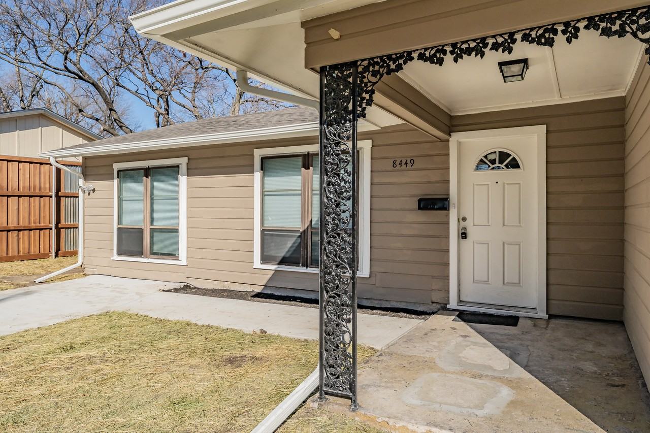 8449 Ebony Dr - Photo 3 of 40