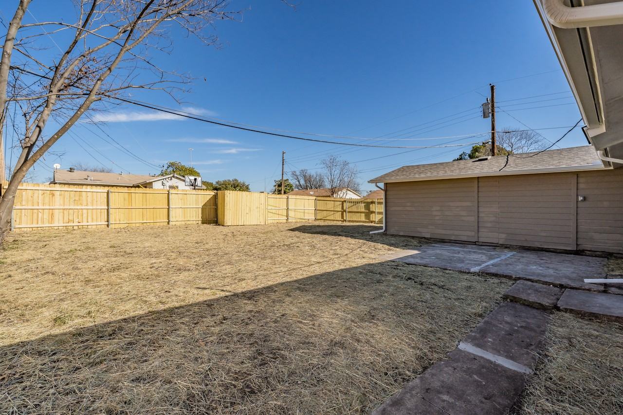 8449 Ebony Dr - Photo 4 of 40