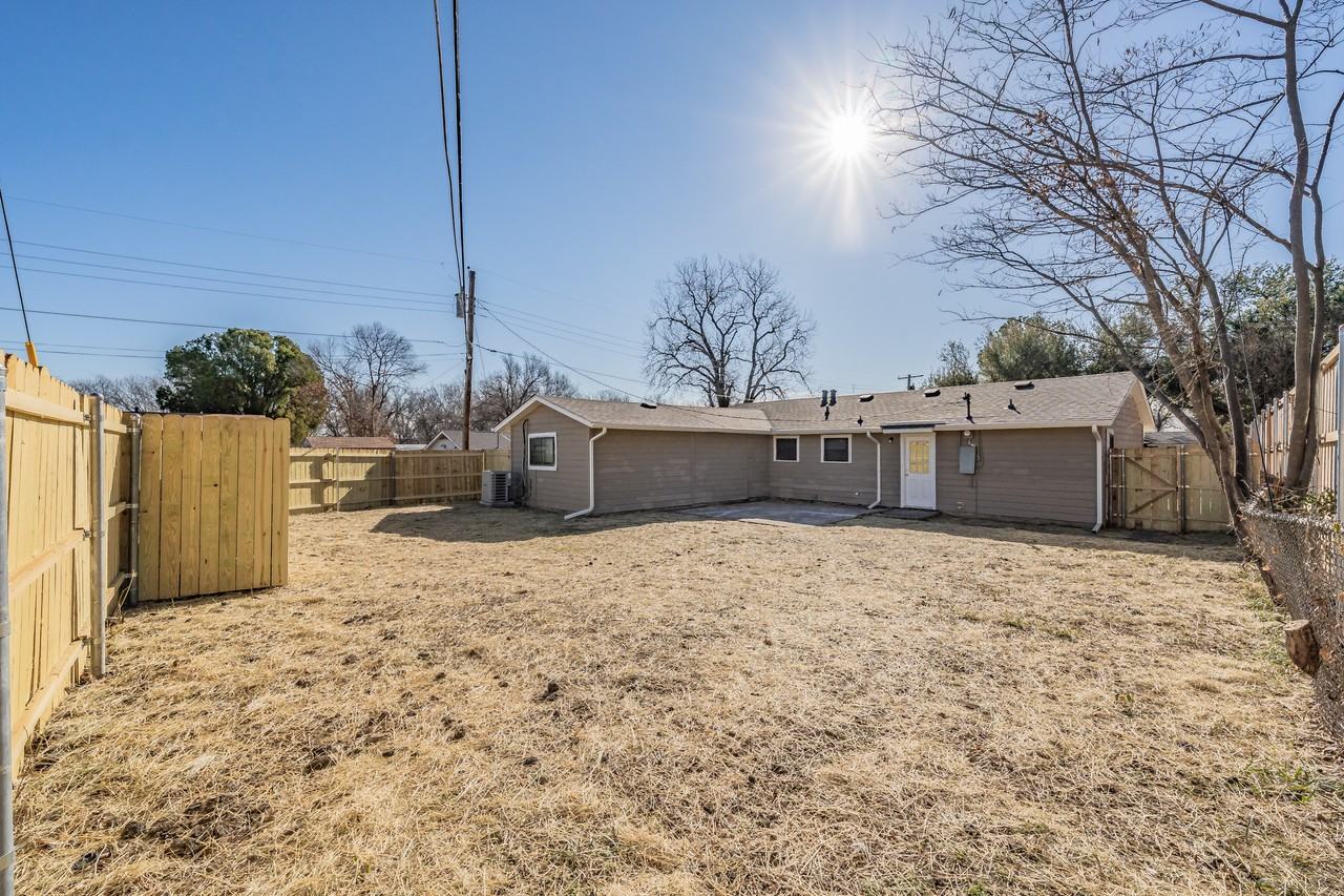 8449 Ebony Dr - Photo 5 of 40