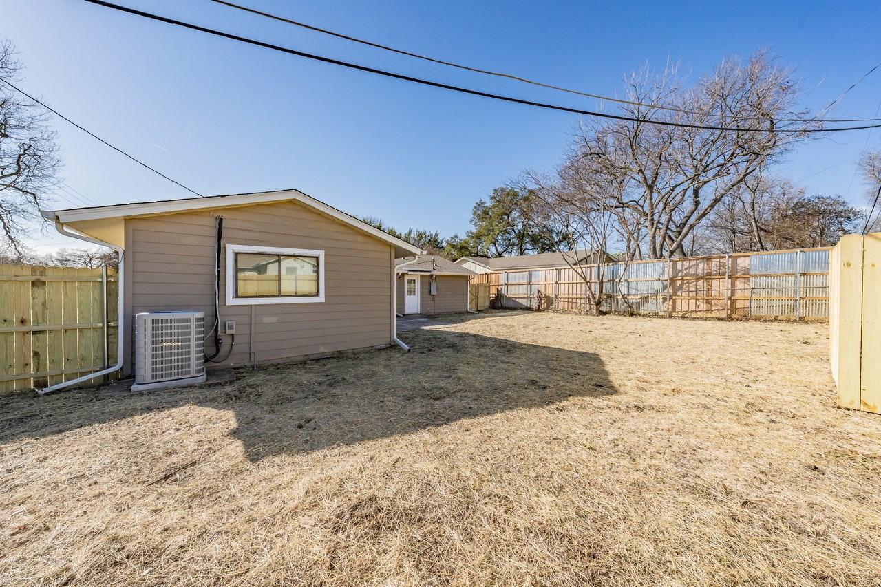 8449 Ebony Dr - Photo 6 of 40