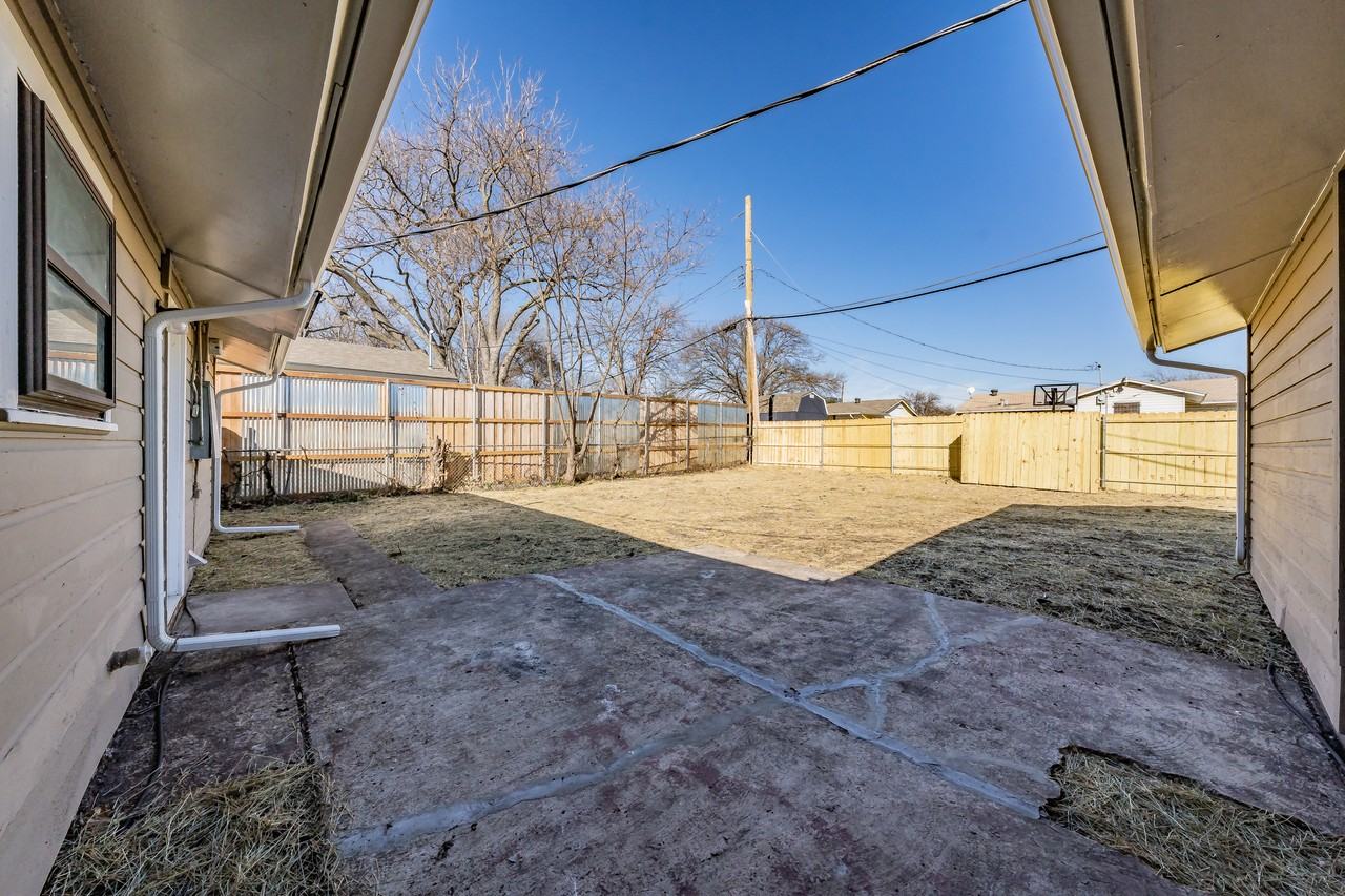 8449 Ebony Dr - Photo 7 of 40