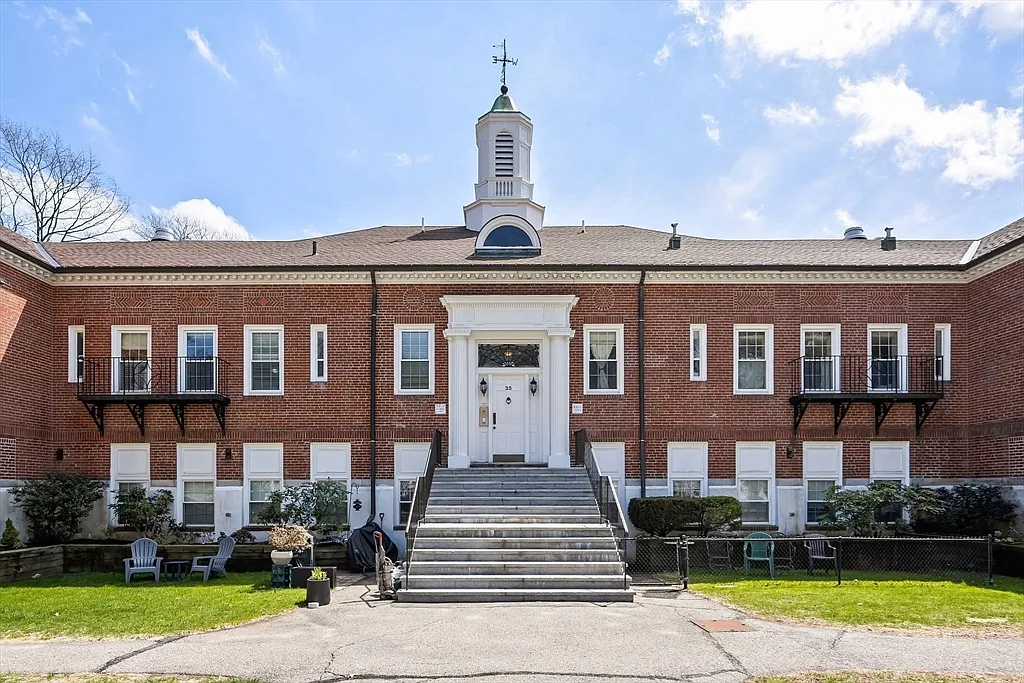 35 Eldridge Rd #202 - Photo 5 of 12