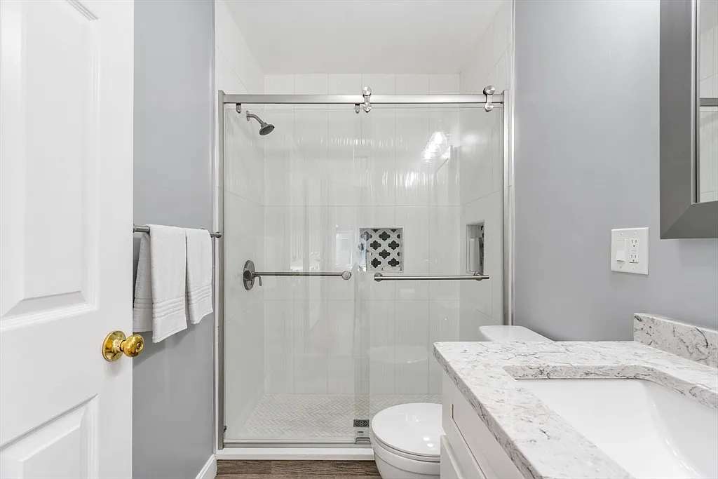 15 Beale St #2 - Photo 6 of 10